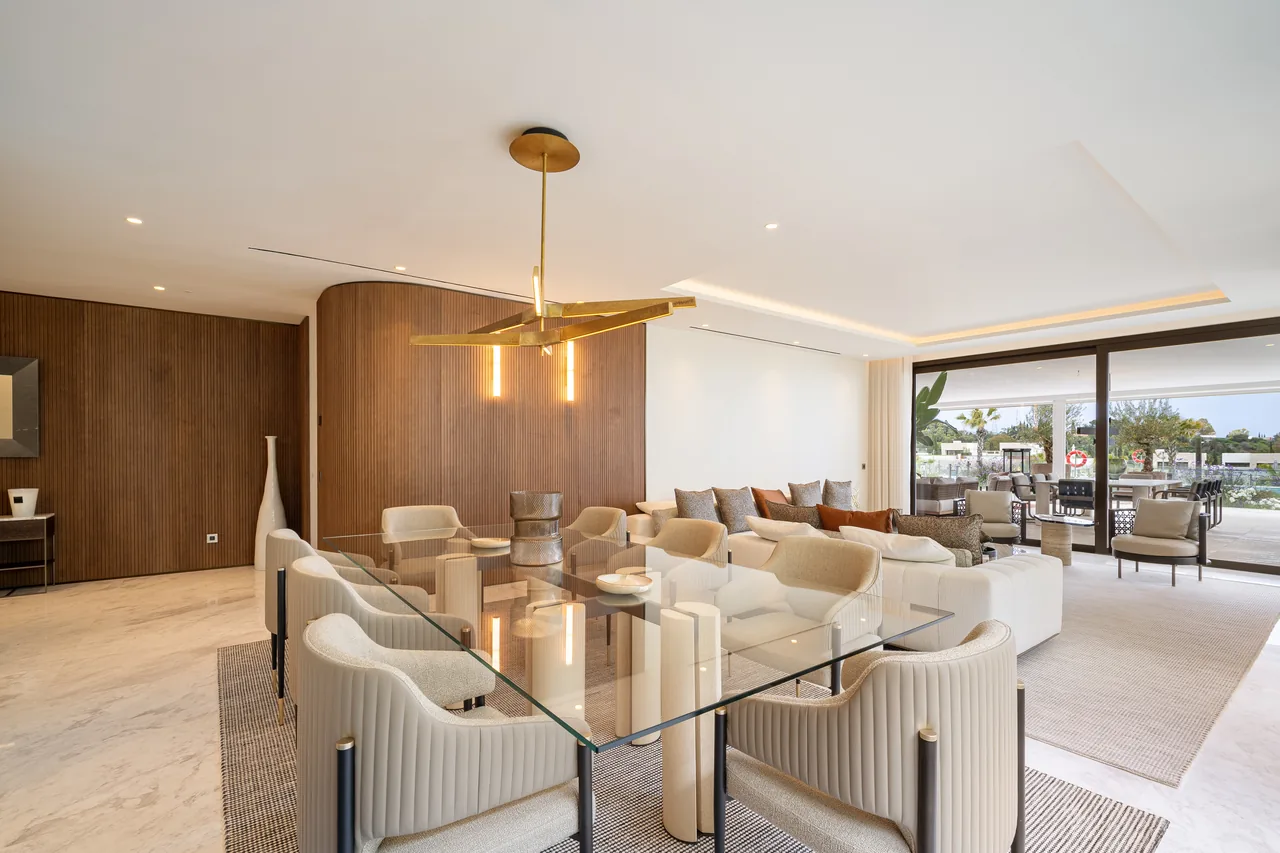5-bedroom duplex apartment in Marbella Golden Mile with private garden and gated community — image 17