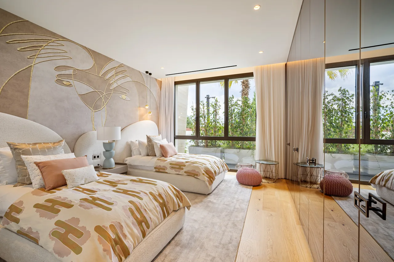 5-bedroom duplex apartment in Marbella Golden Mile with private garden and gated community — image 18