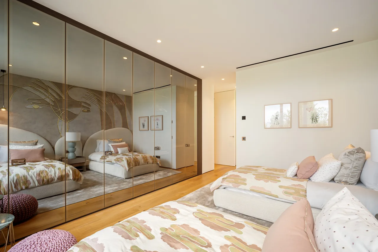 5-bedroom duplex apartment in Marbella Golden Mile with private garden and gated community — image 19