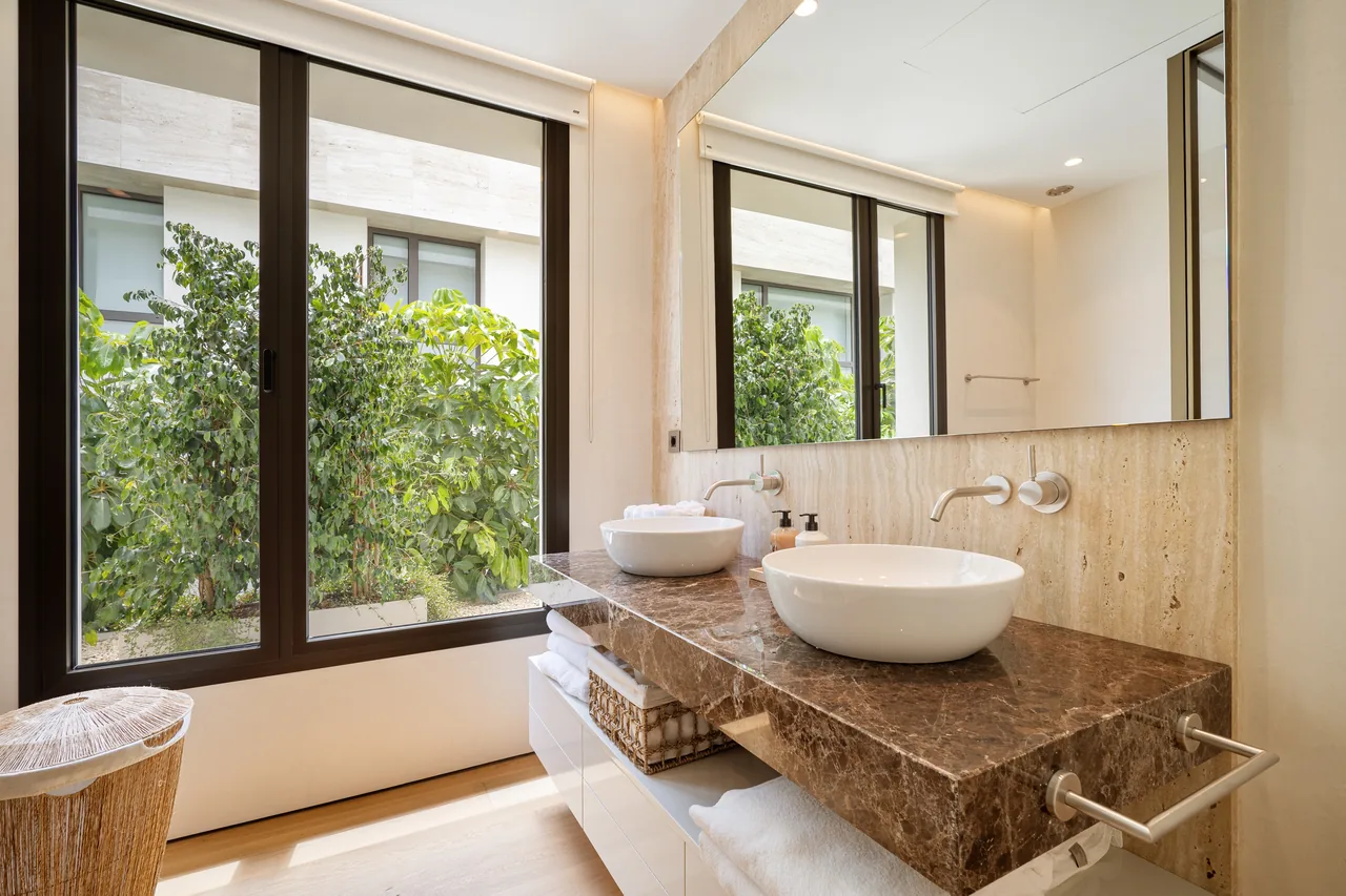 5-bedroom duplex apartment in Marbella Golden Mile with private garden and gated community — image 20
