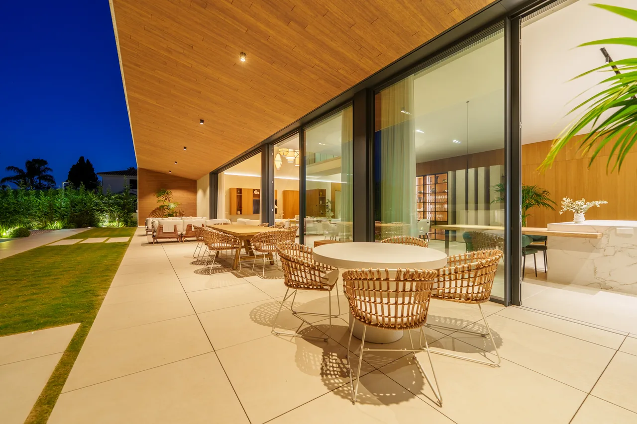 6-bedroom villa in Guadalmina Alta with private pool and private garden — image 6