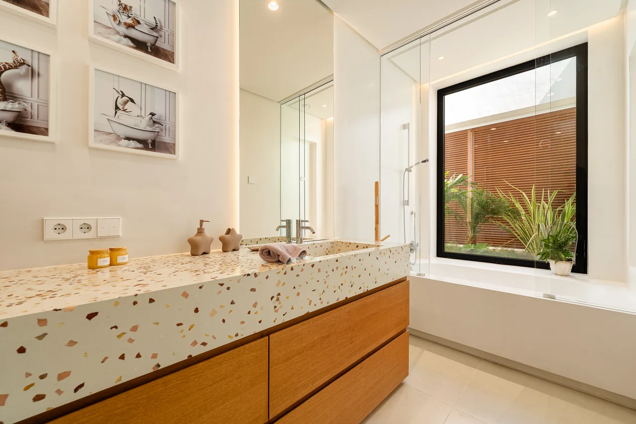 6-bedroom villa in Guadalmina Alta with private pool and private garden — image 22