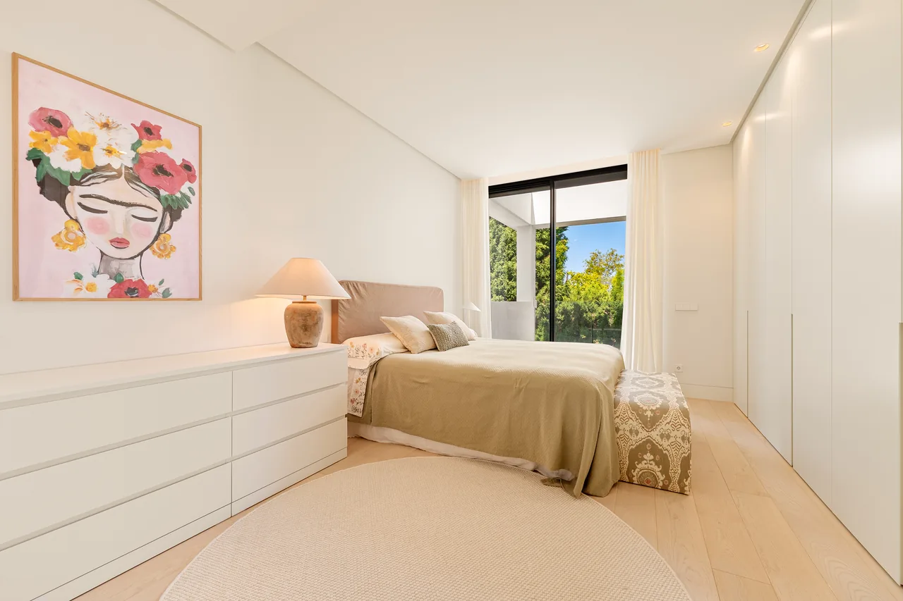 6-bedroom villa in Guadalmina Alta with private pool and private garden — image 25