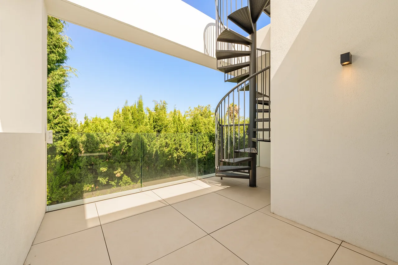 6-bedroom villa in Guadalmina Alta with private pool and private garden — image 27