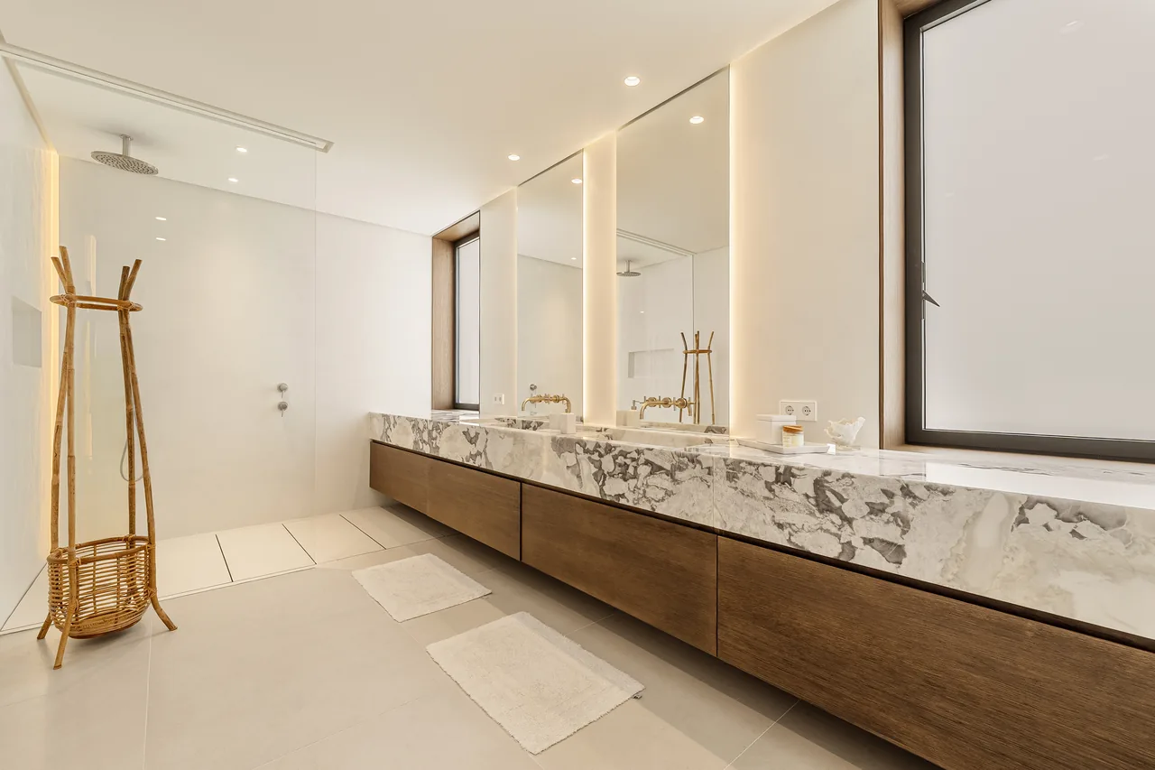 6-bedroom villa in Guadalmina Alta with private pool and private garden — image 33