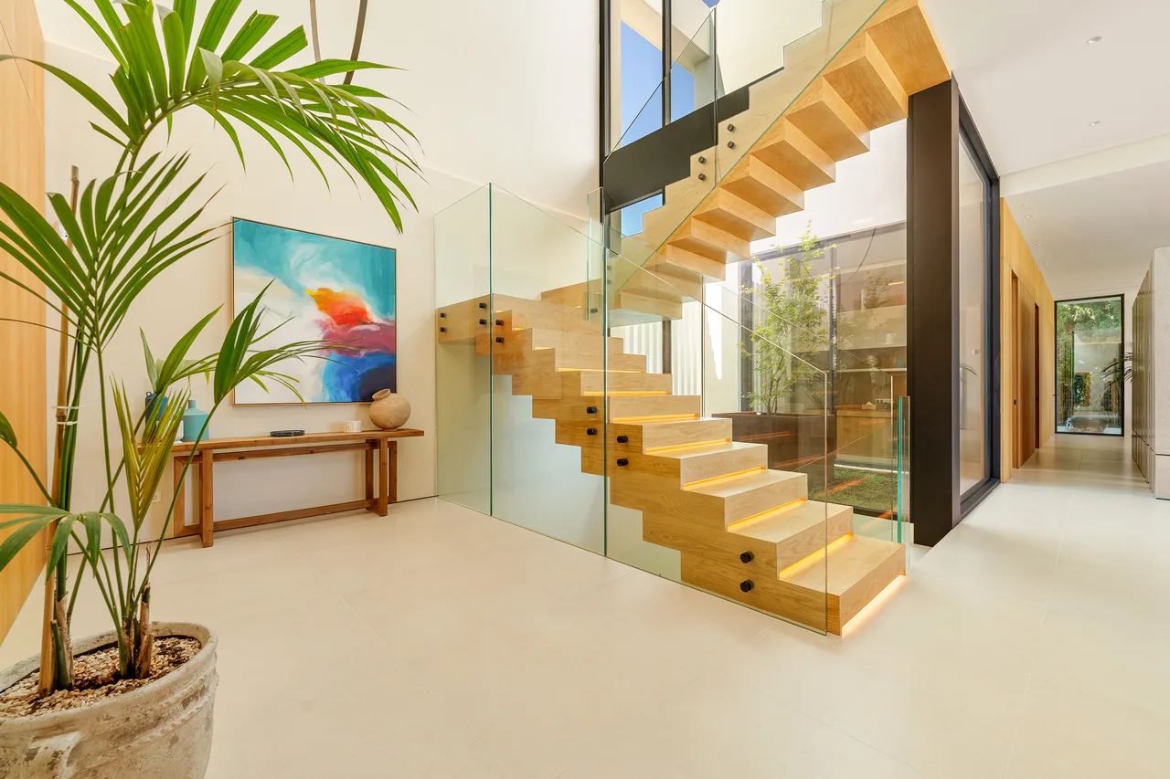 6-bedroom villa in Guadalmina Alta with private pool and private garden — image 38