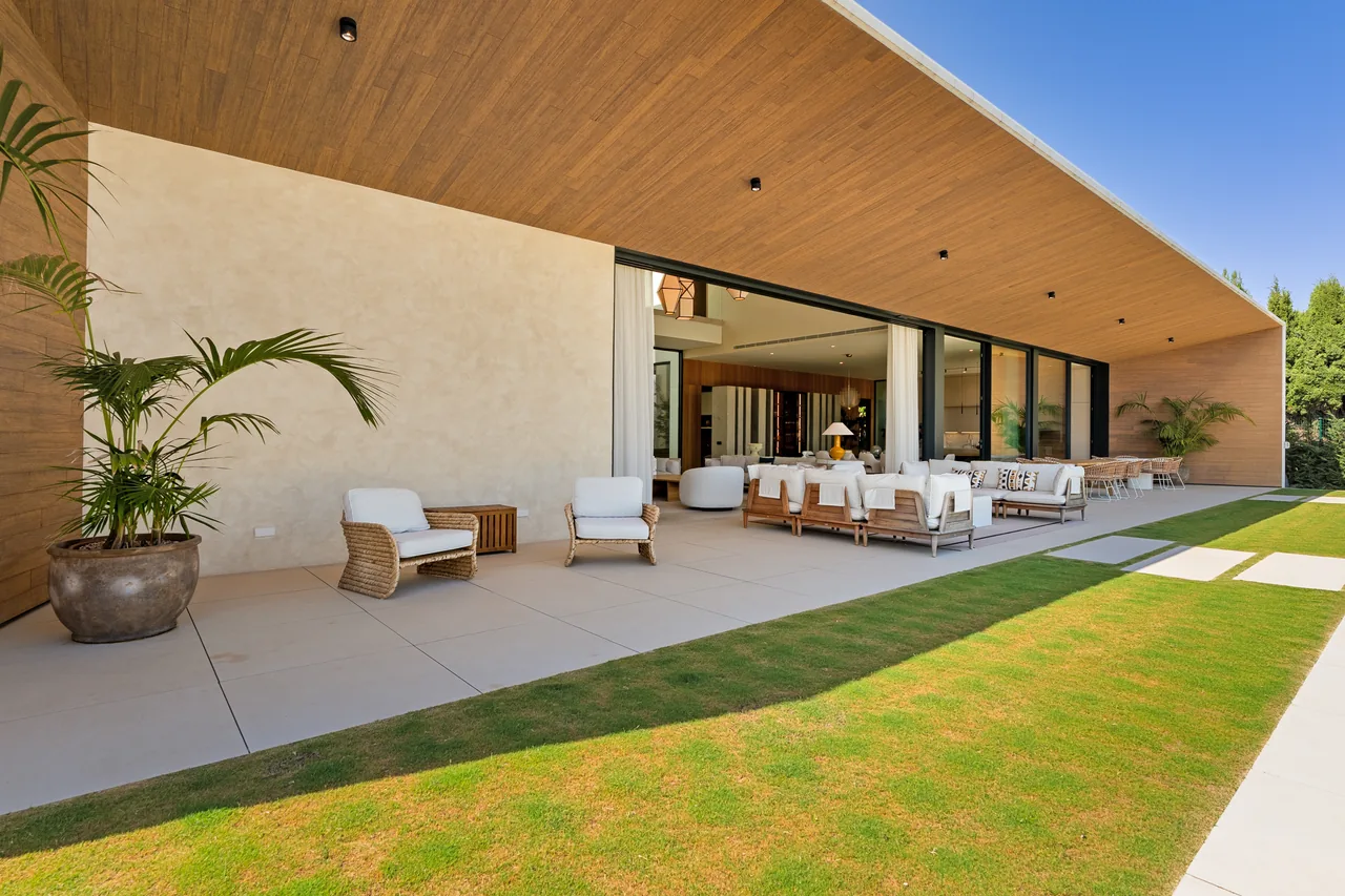 6-bedroom villa in Guadalmina Alta with private pool and private garden — image 45