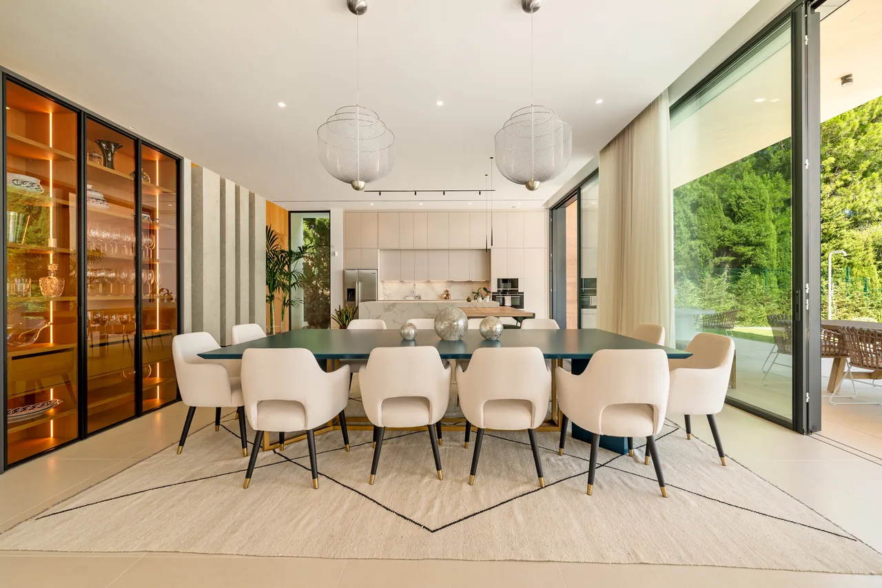 6-bedroom villa in Guadalmina Alta with private pool and private garden — image 48