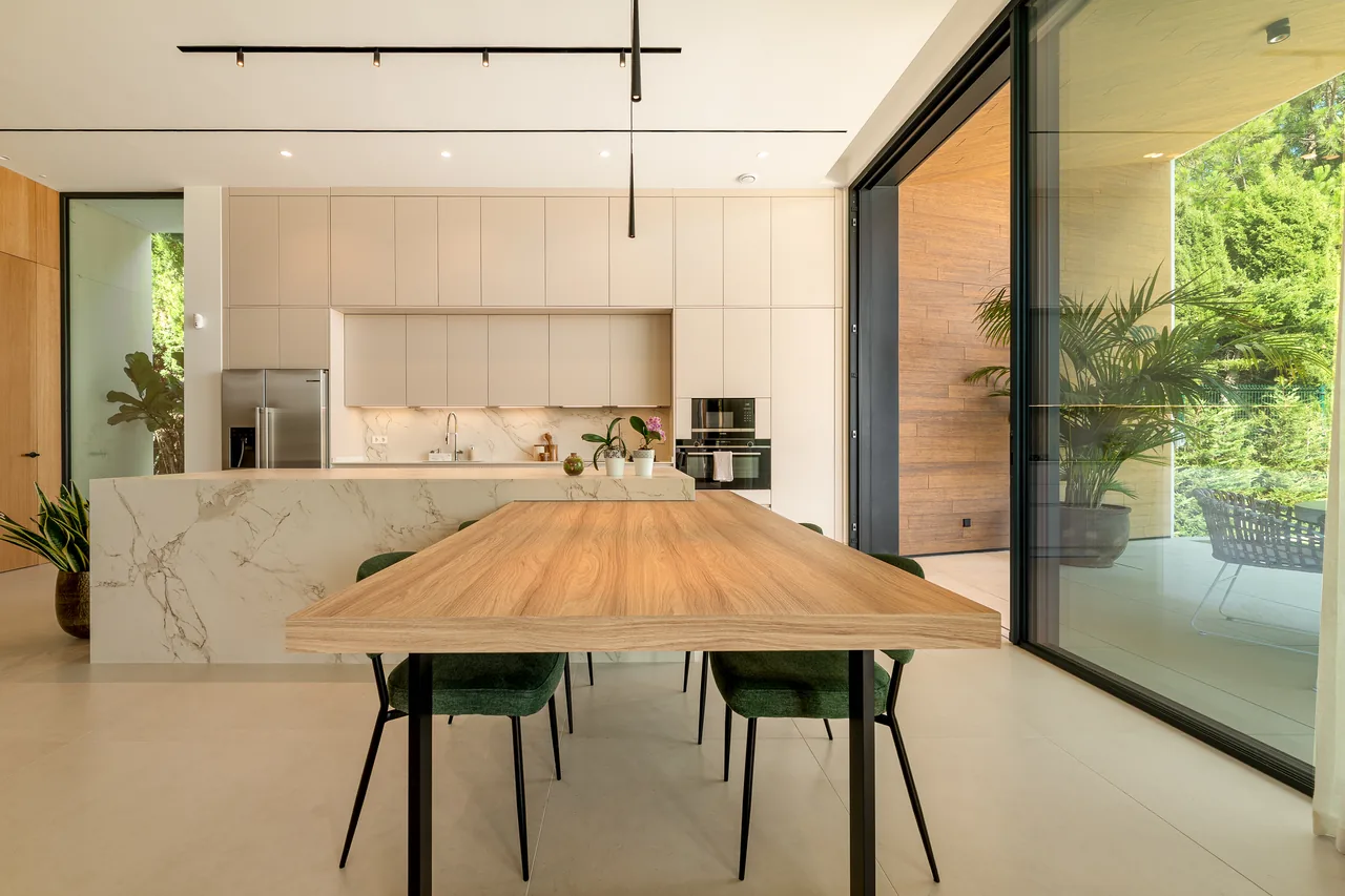 6-bedroom villa in Guadalmina Alta with private pool and private garden — image 49