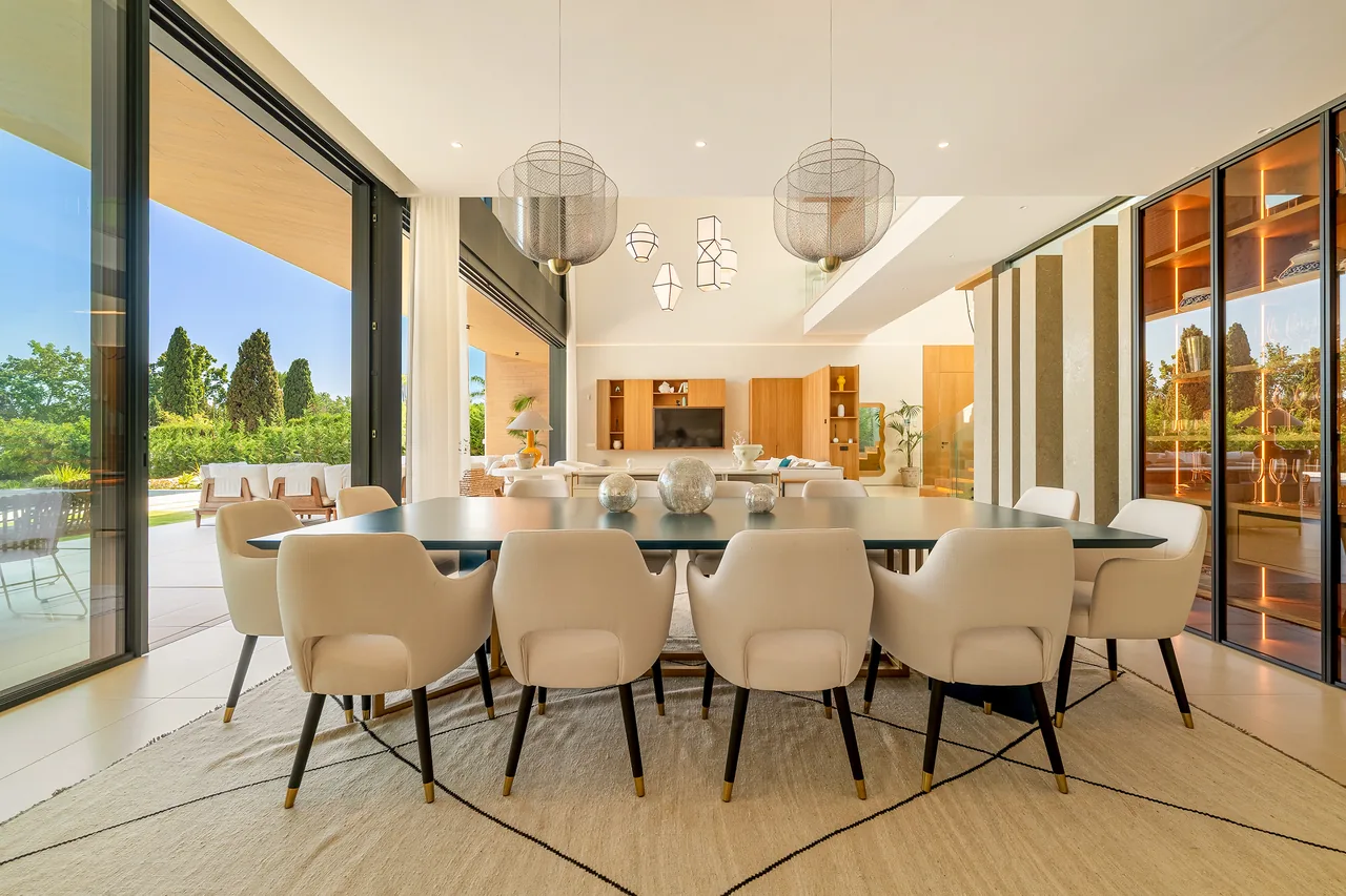 6-bedroom villa in Guadalmina Alta with private pool and private garden — image 50