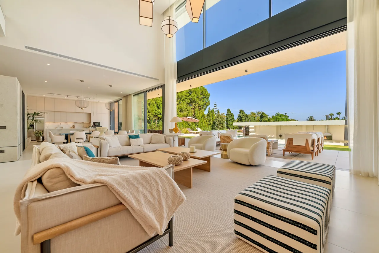 6-bedroom villa in Guadalmina Alta with private pool and private garden — image 52