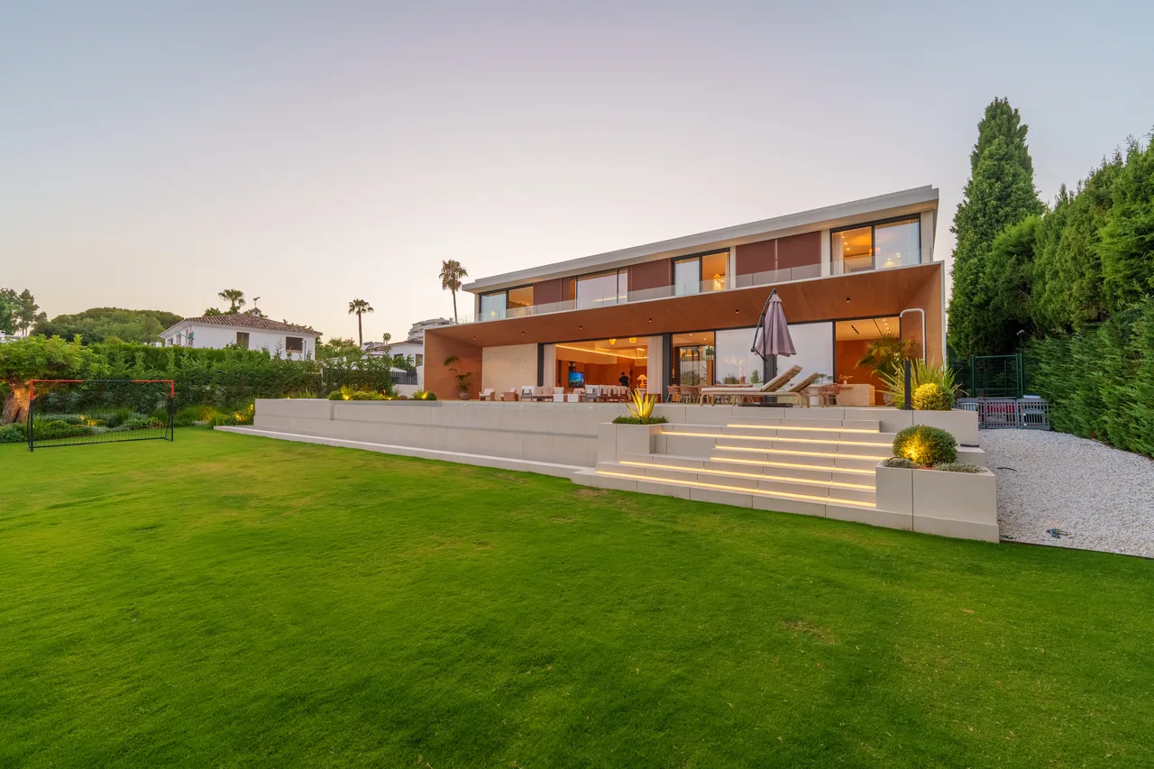 6-bedroom villa in Guadalmina Alta with private pool and private garden — image 53
