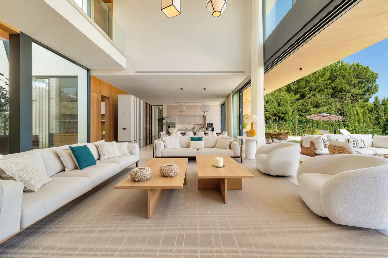 6-bedroom villa in Guadalmina Alta with private pool and private garden — image 55