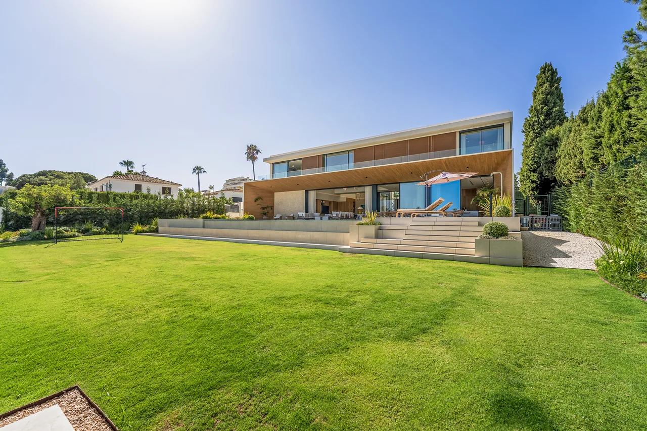 6-bedroom villa in Guadalmina Alta with private pool and private garden — image 59