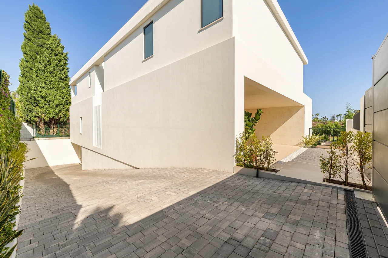 6-bedroom villa in Guadalmina Alta with private pool and private garden — image 61