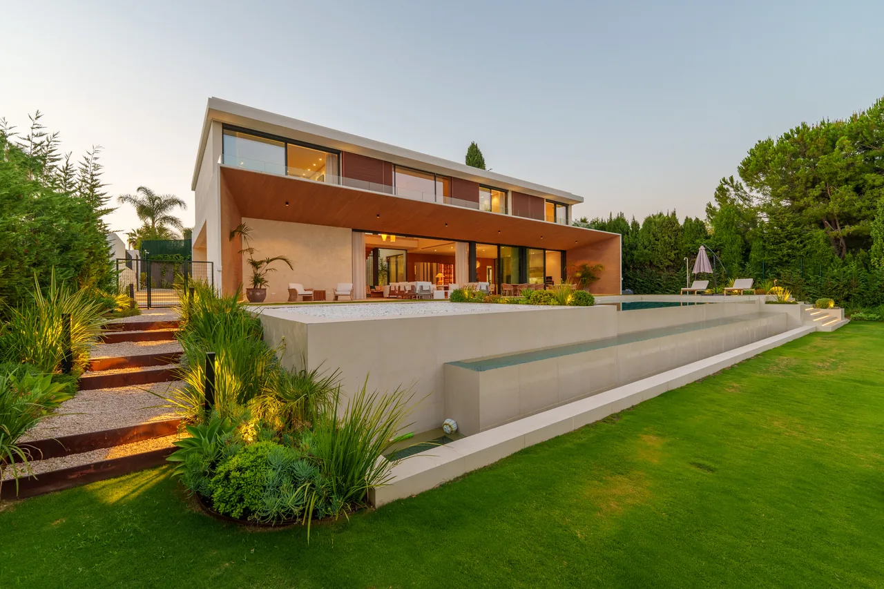 6-bedroom villa in Guadalmina Alta with private pool and private garden — image 64