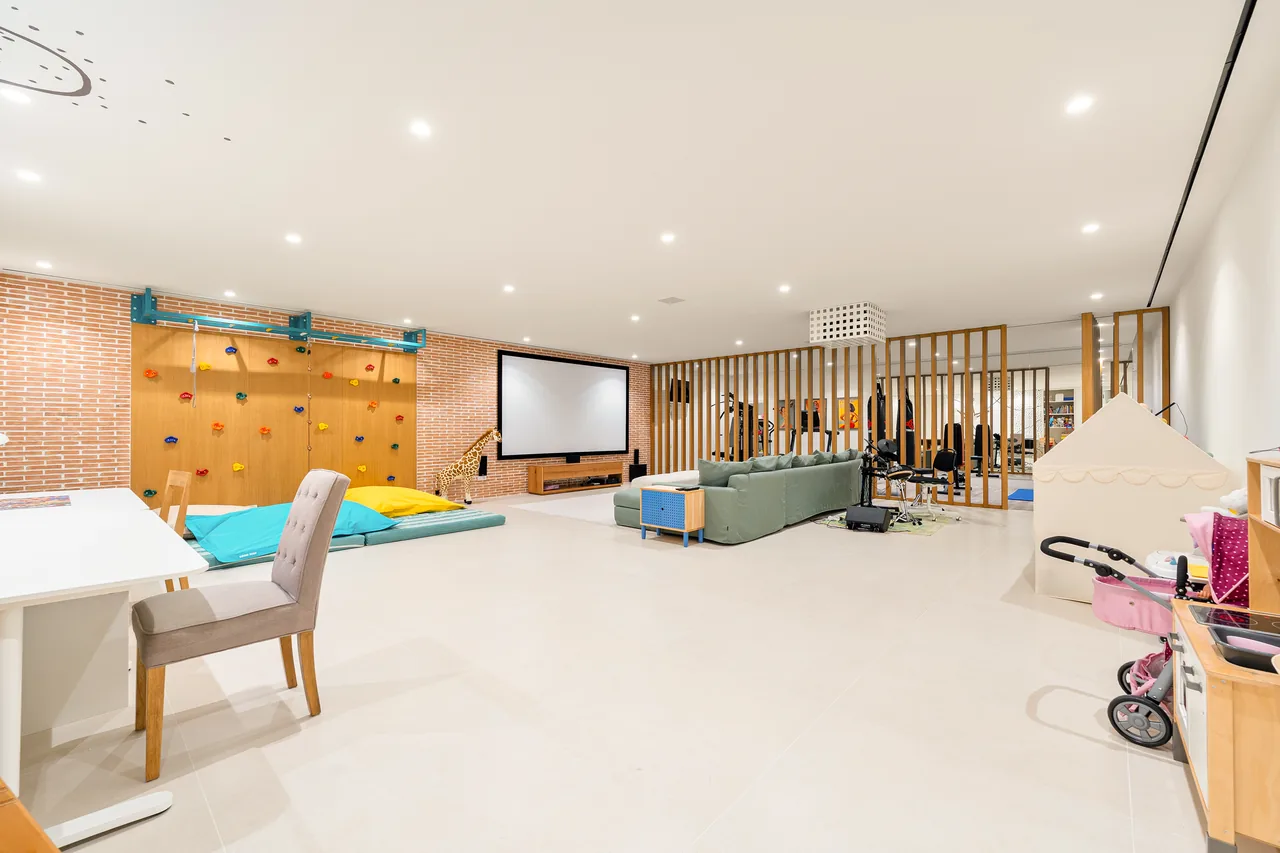 6-bedroom villa in Guadalmina Alta with private pool and private garden — image 66