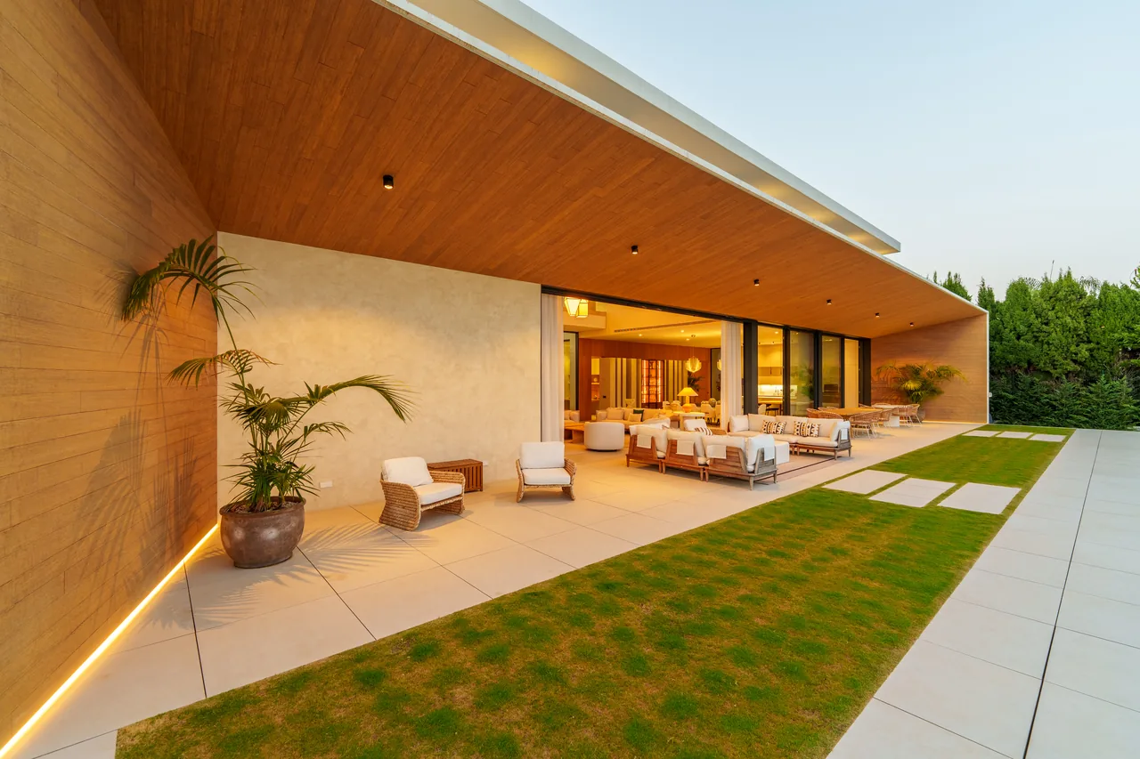 6-bedroom villa in Guadalmina Alta with private pool and private garden — image 68