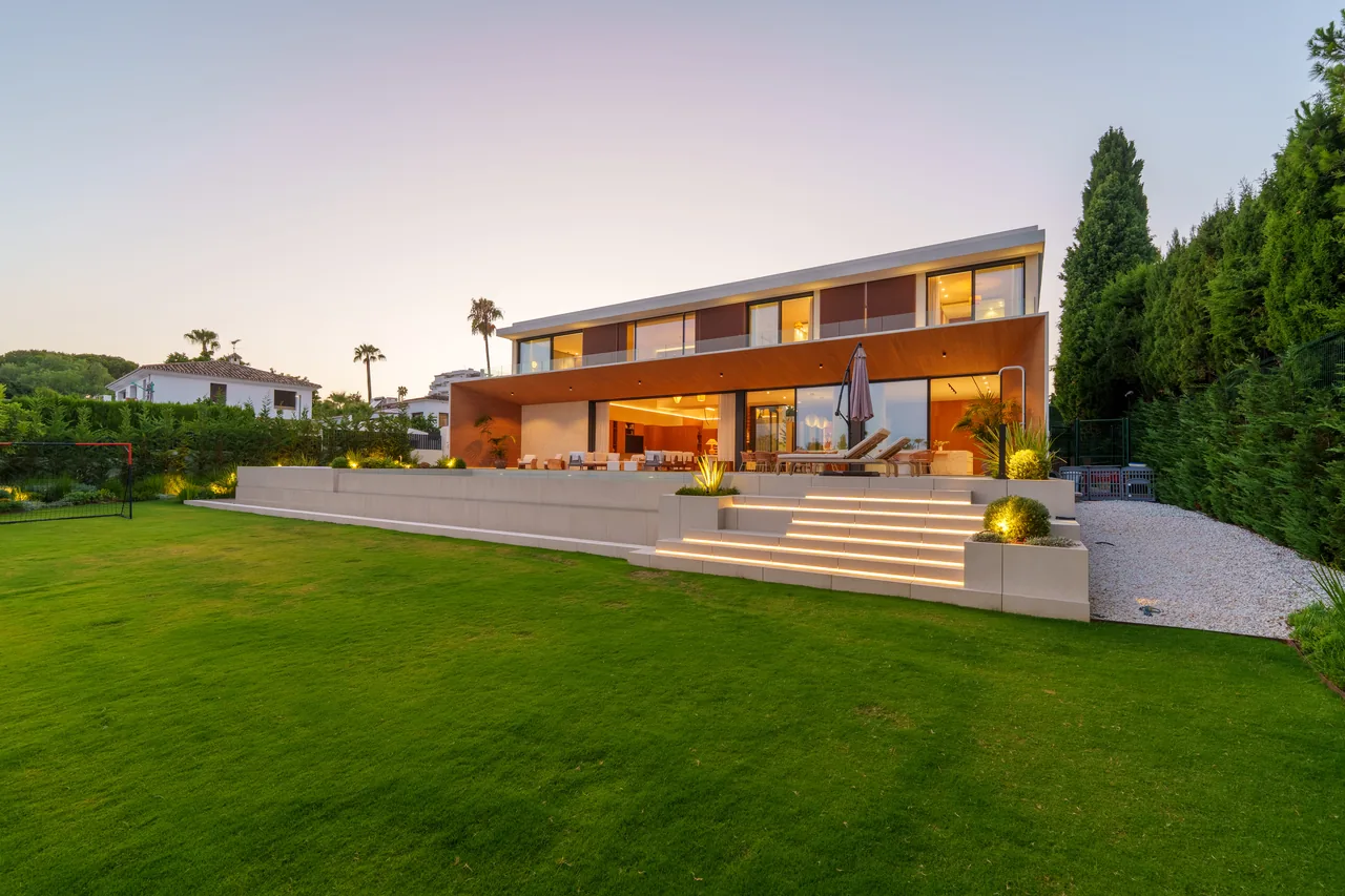 6-bedroom villa in Guadalmina Alta with private pool and private garden — image 69