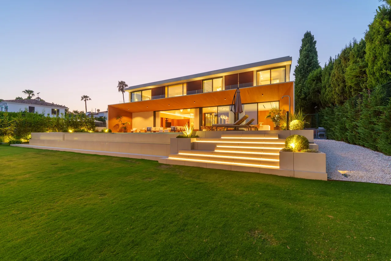 6-bedroom villa in Guadalmina Alta with private pool and private garden — image 71