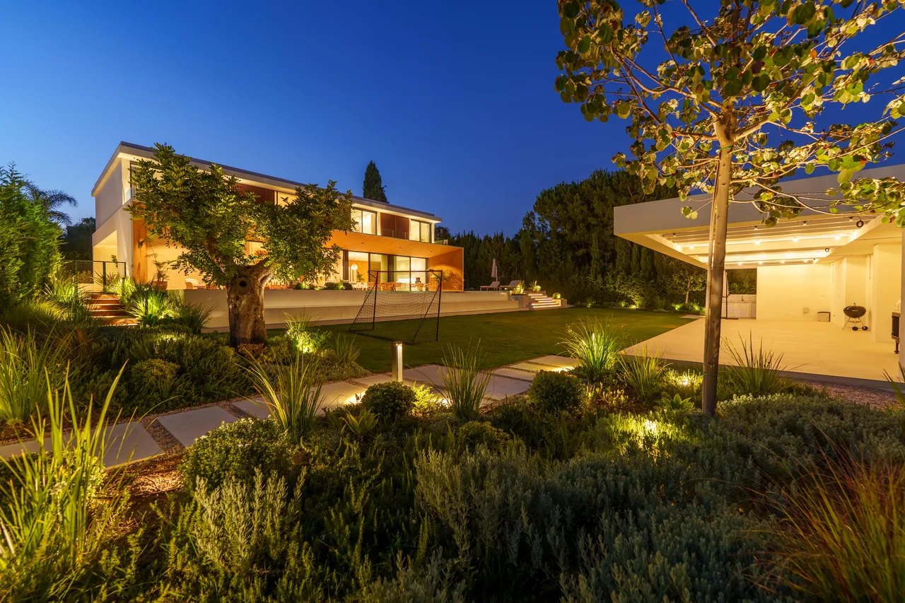 6-bedroom villa in Guadalmina Alta with private pool and private garden — image 72