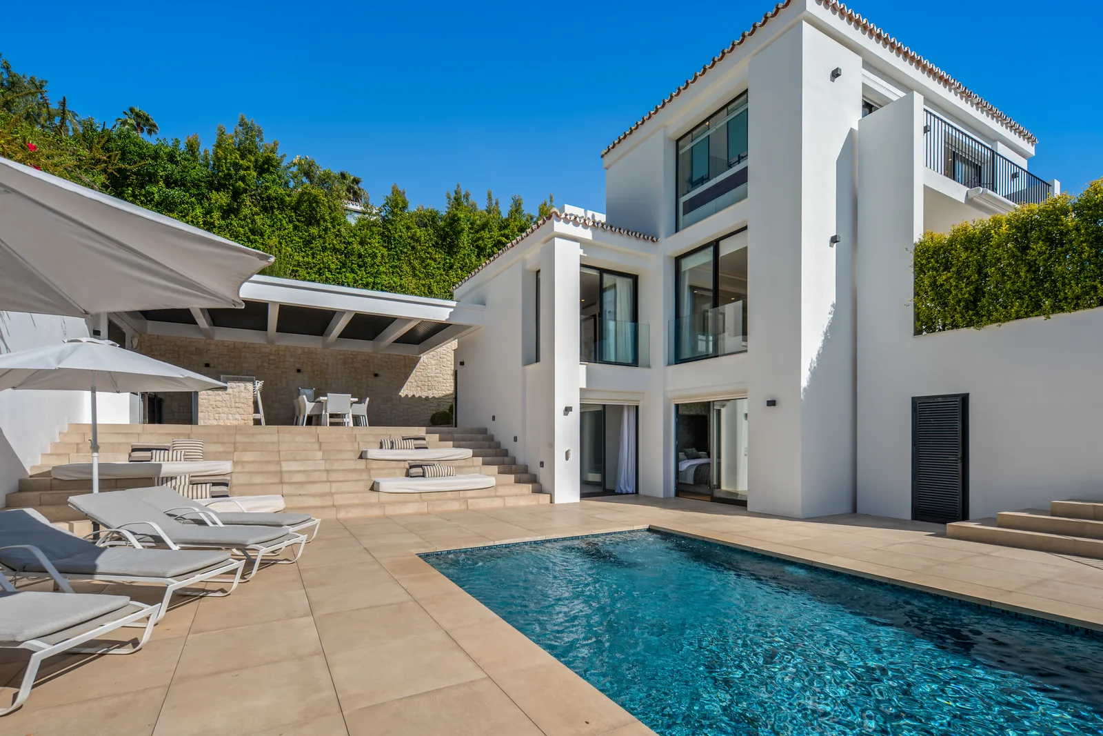 Hill Club 36, five-bedroom villa in Nueva Andalucía - image 5