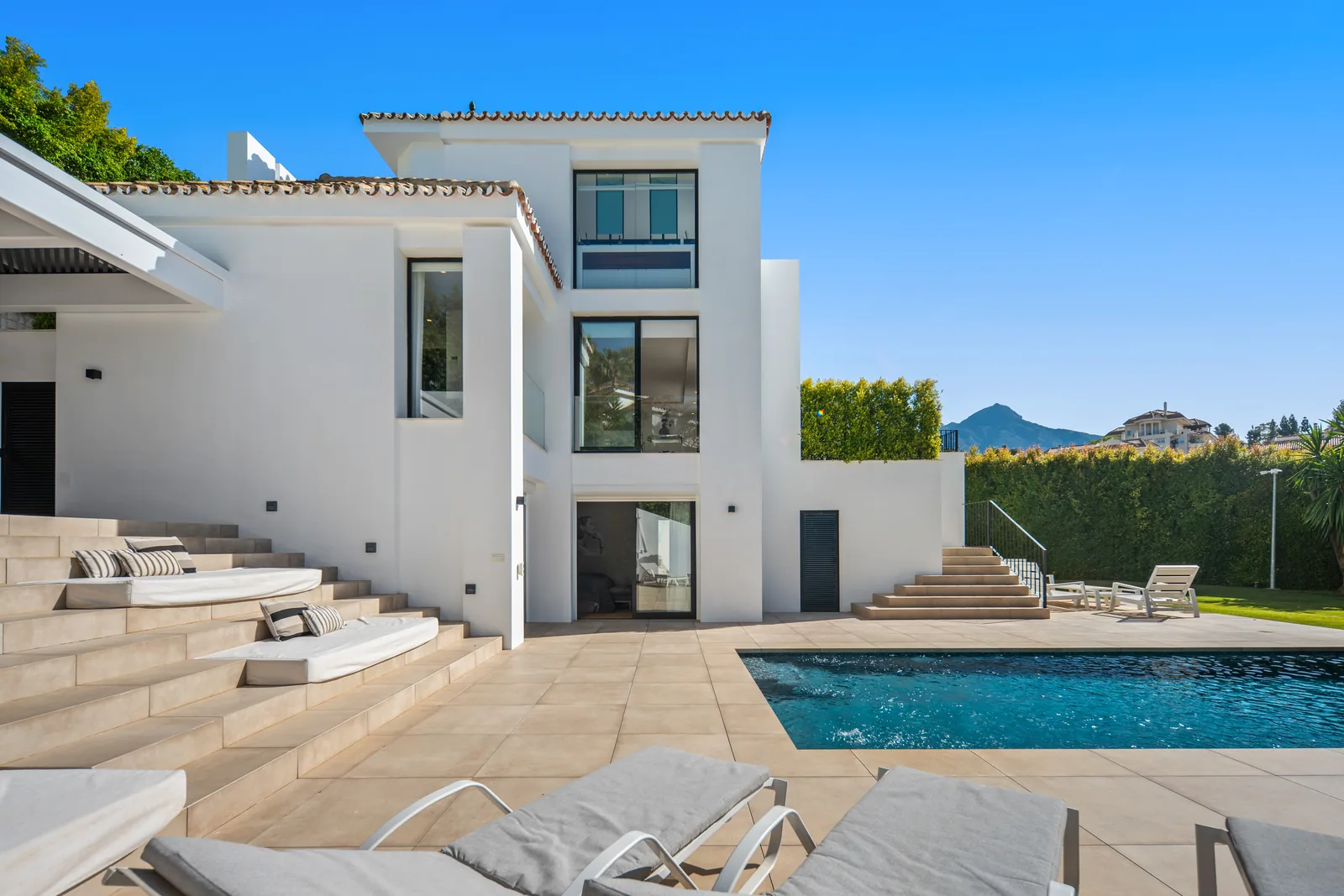 Hill Club 36, five-bedroom villa in Nueva Andalucía - image 6
