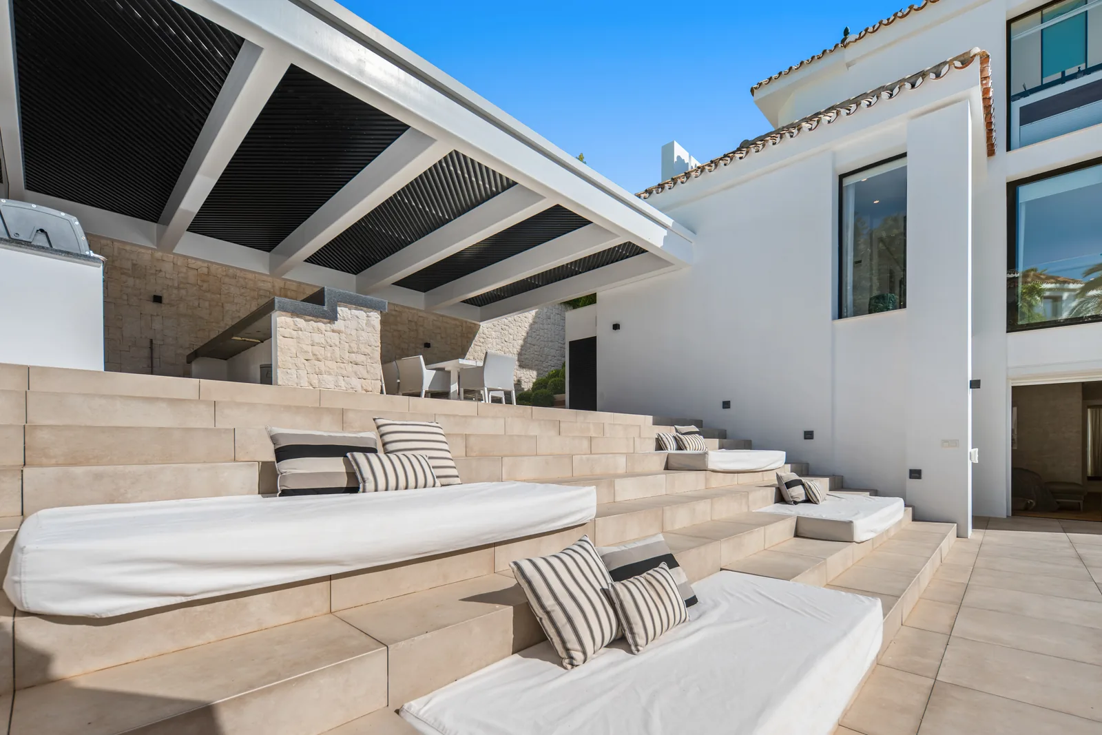 Hill Club 36, five-bedroom villa in Nueva Andalucía - image 7