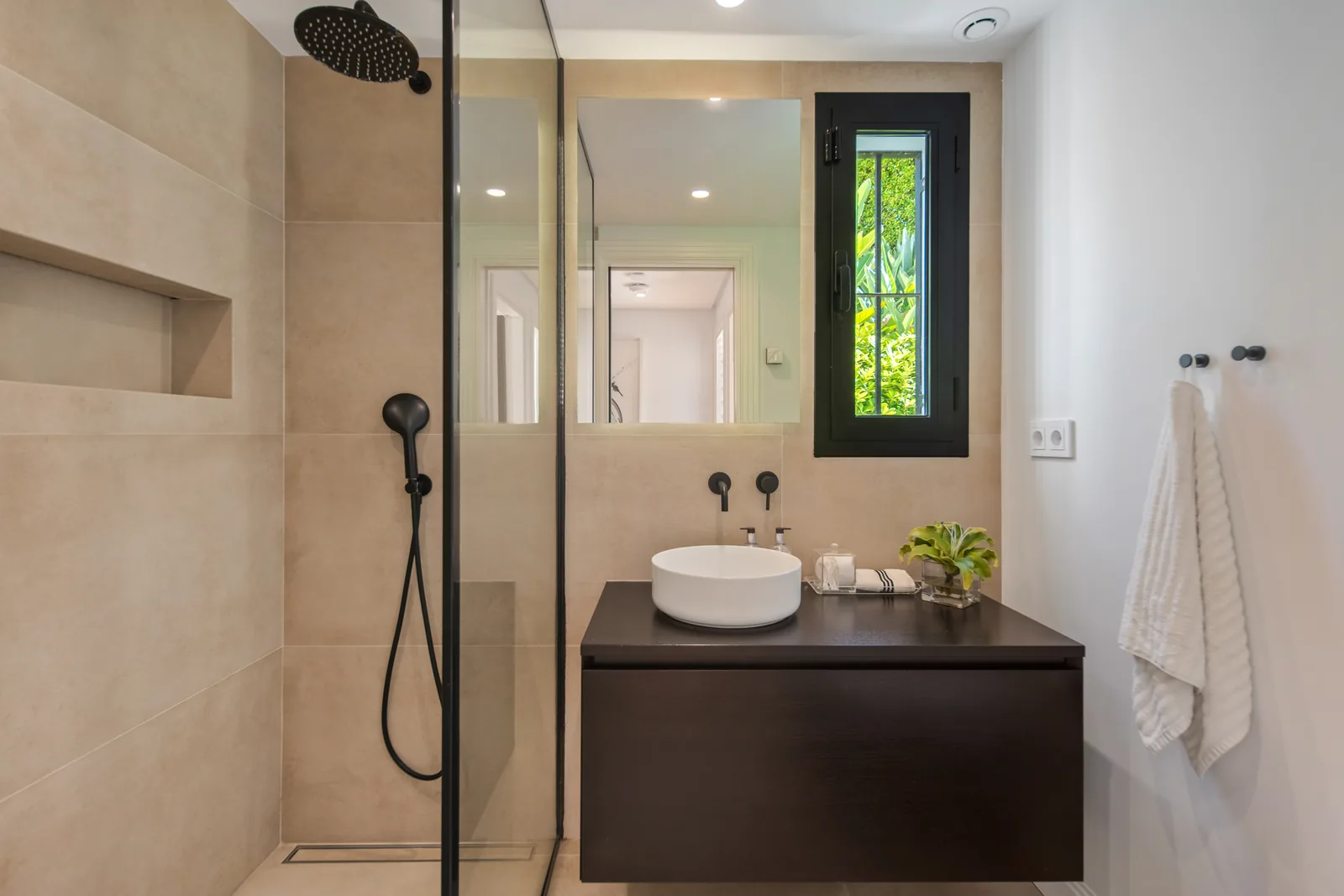 Hill Club 36, five-bedroom villa in Nueva Andalucía - image 38
