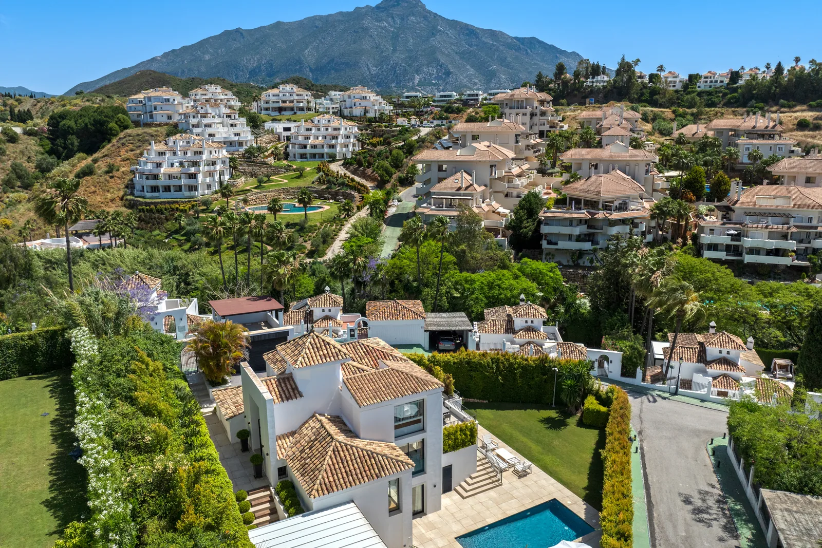 Hill Club 36, five-bedroom villa in Nueva Andalucía - image 56