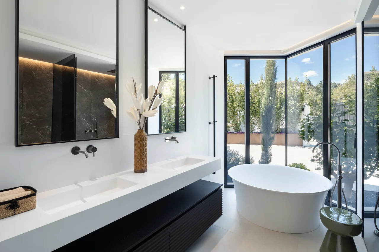6-bedroom villa in Lomas de La Quinta with private pool and private garden — image 9