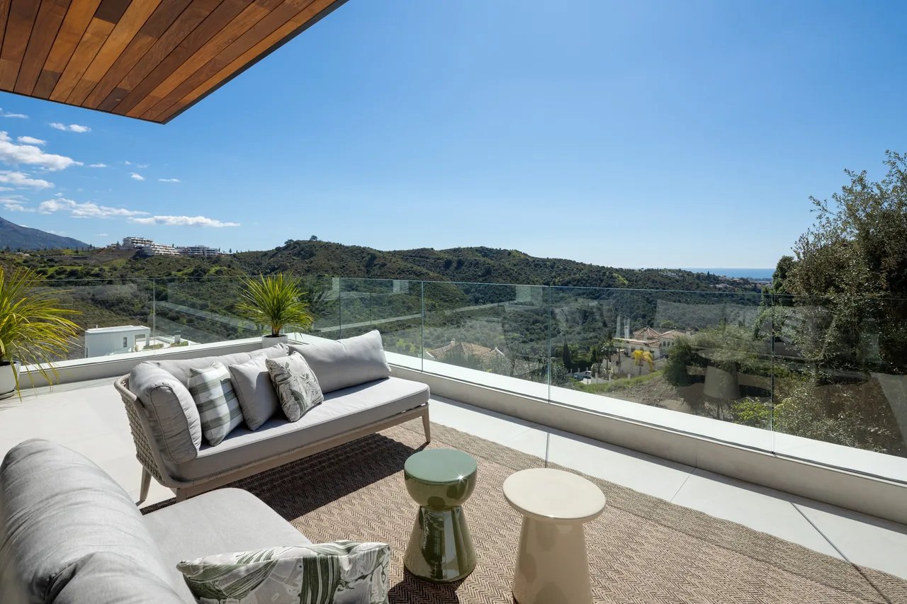 6-bedroom villa in Lomas de La Quinta with private pool and private garden — image 12