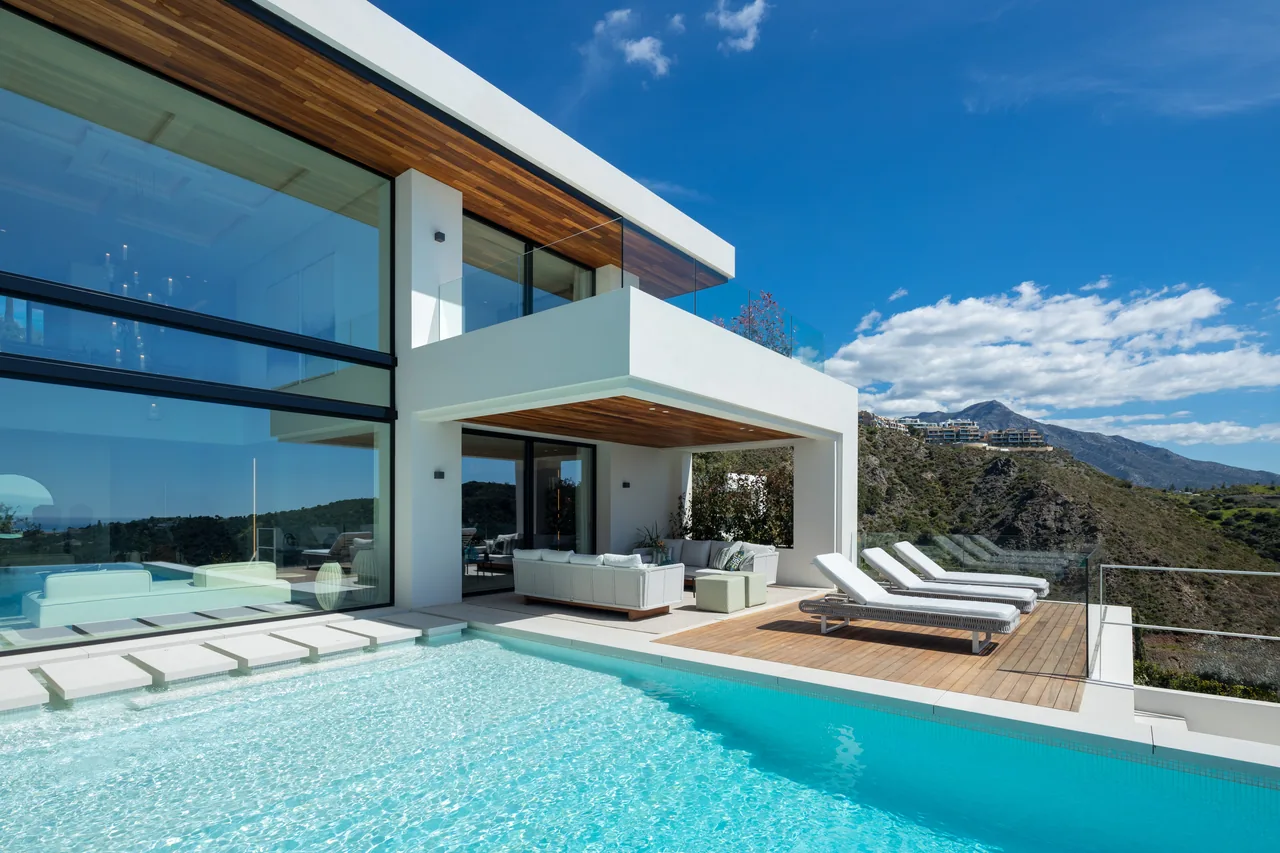 6-bedroom villa in Lomas de La Quinta with private pool and private garden — image 14