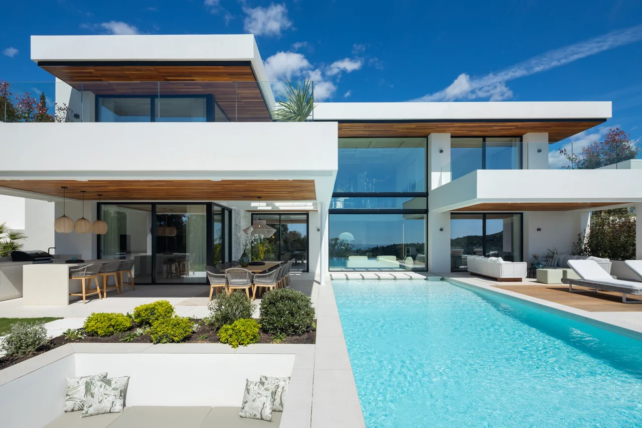 6-bedroom villa in Lomas de La Quinta with private pool and private garden — image 15