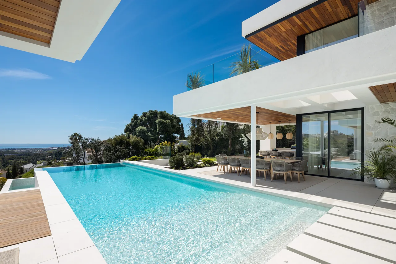 6-bedroom villa in Lomas de La Quinta with private pool and private garden — image 16