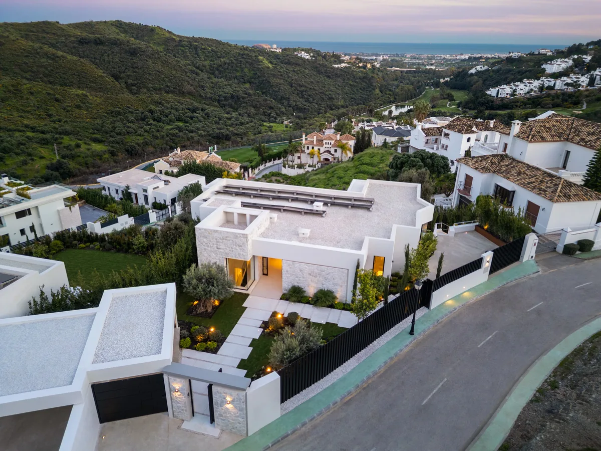 6-bedroom villa in Lomas de La Quinta with private pool and private garden — image 36
