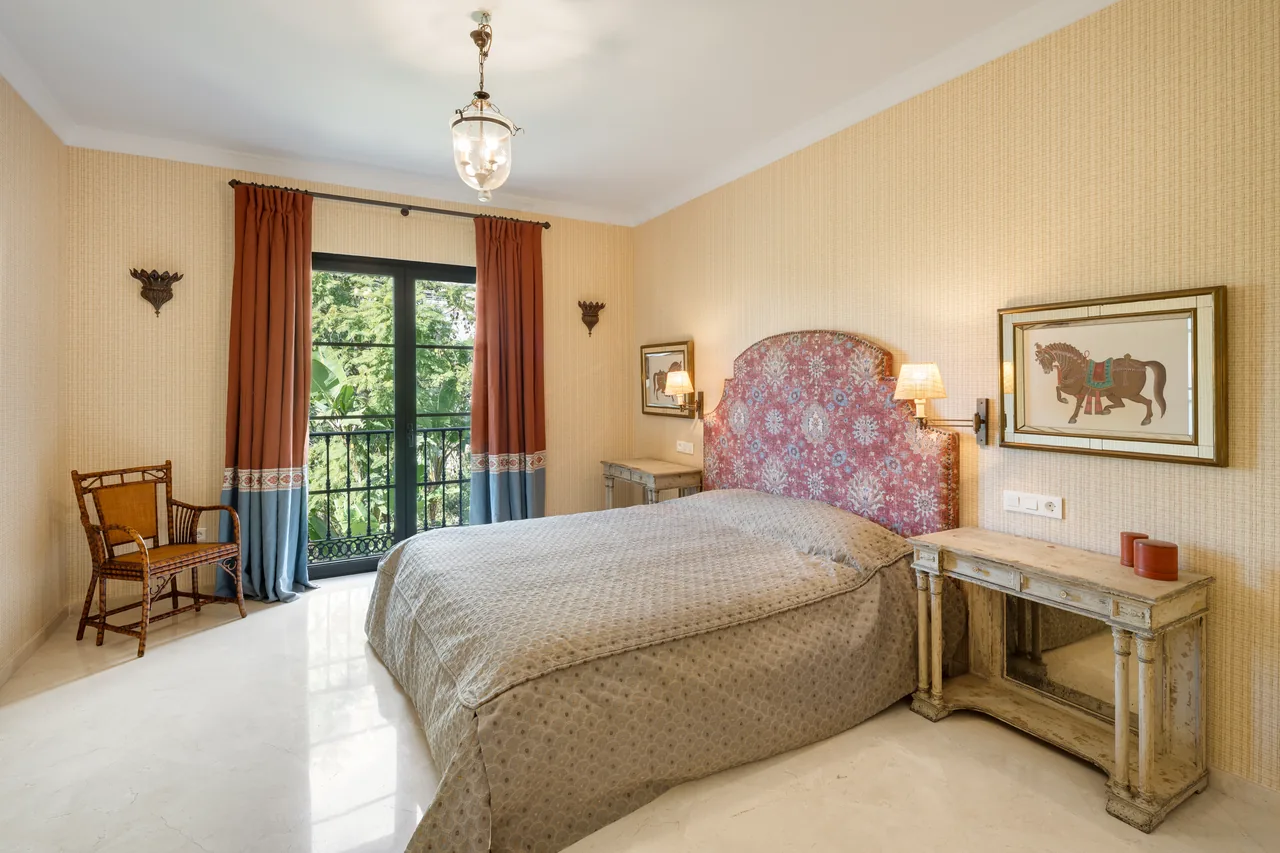 4-bedroom villa in La Quinta with private pool and private garden — image 9
