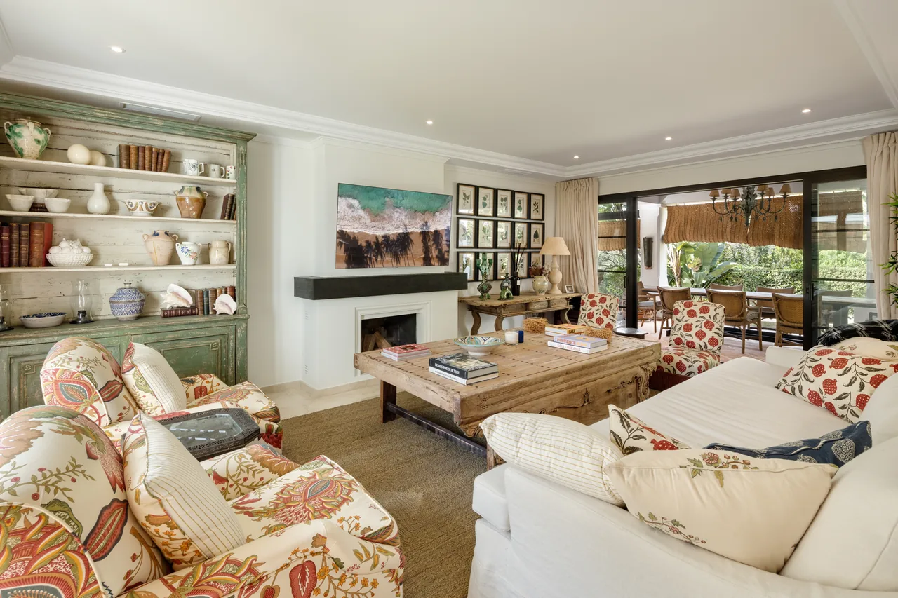 4-bedroom villa in La Quinta with private pool and private garden — image 14