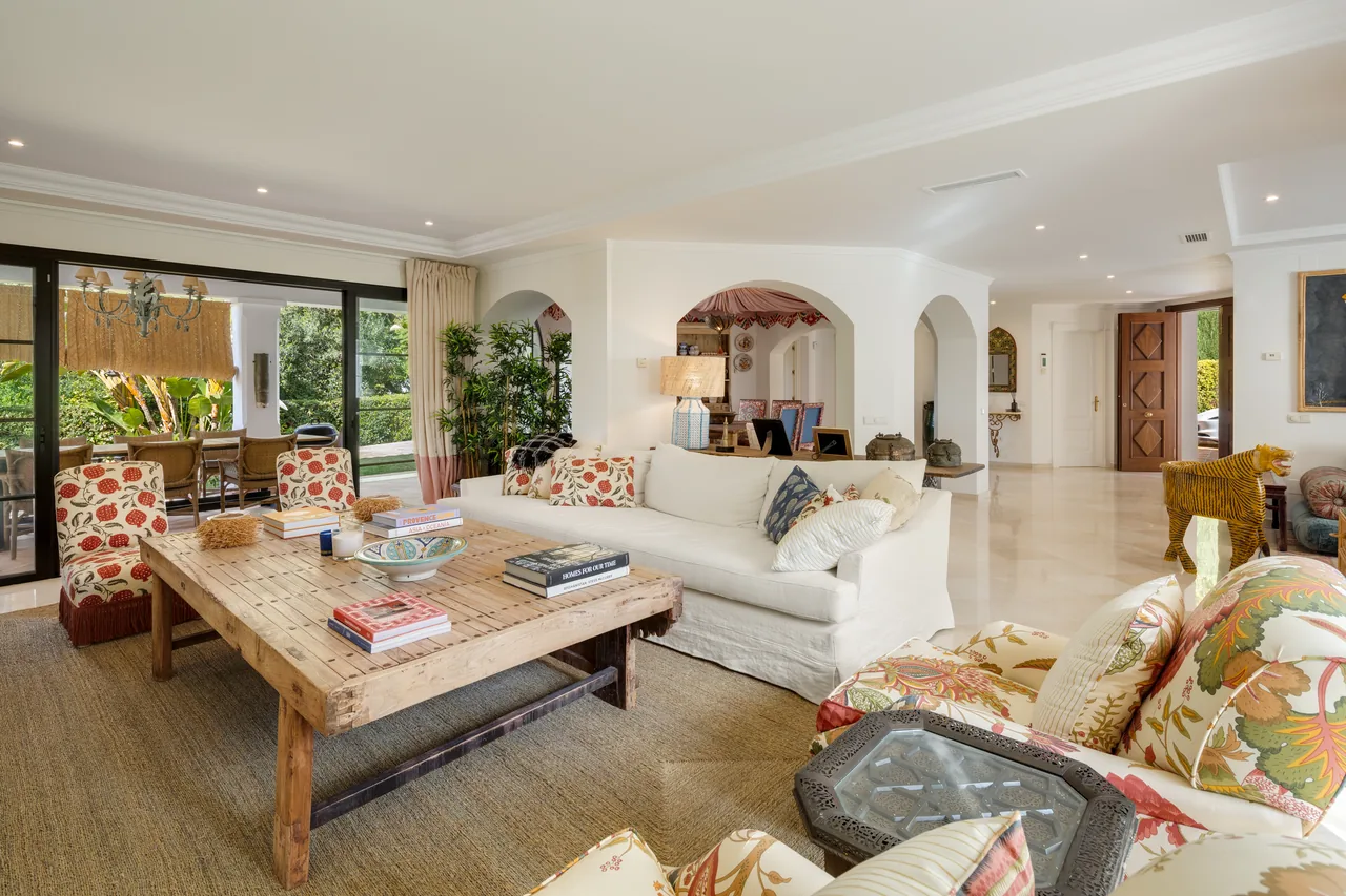4-bedroom villa in La Quinta with private pool and private garden — image 15