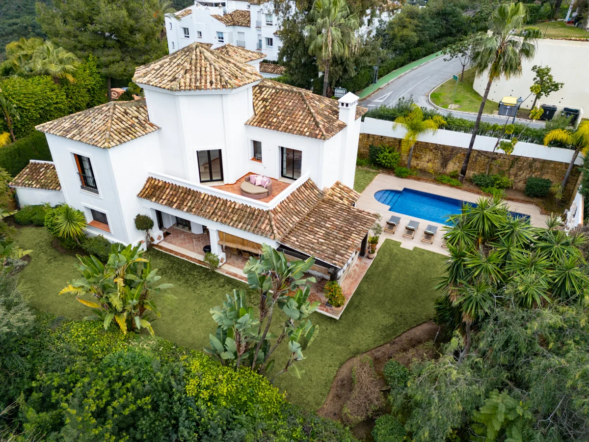 4-bedroom villa in La Quinta with private pool and private garden — image 26
