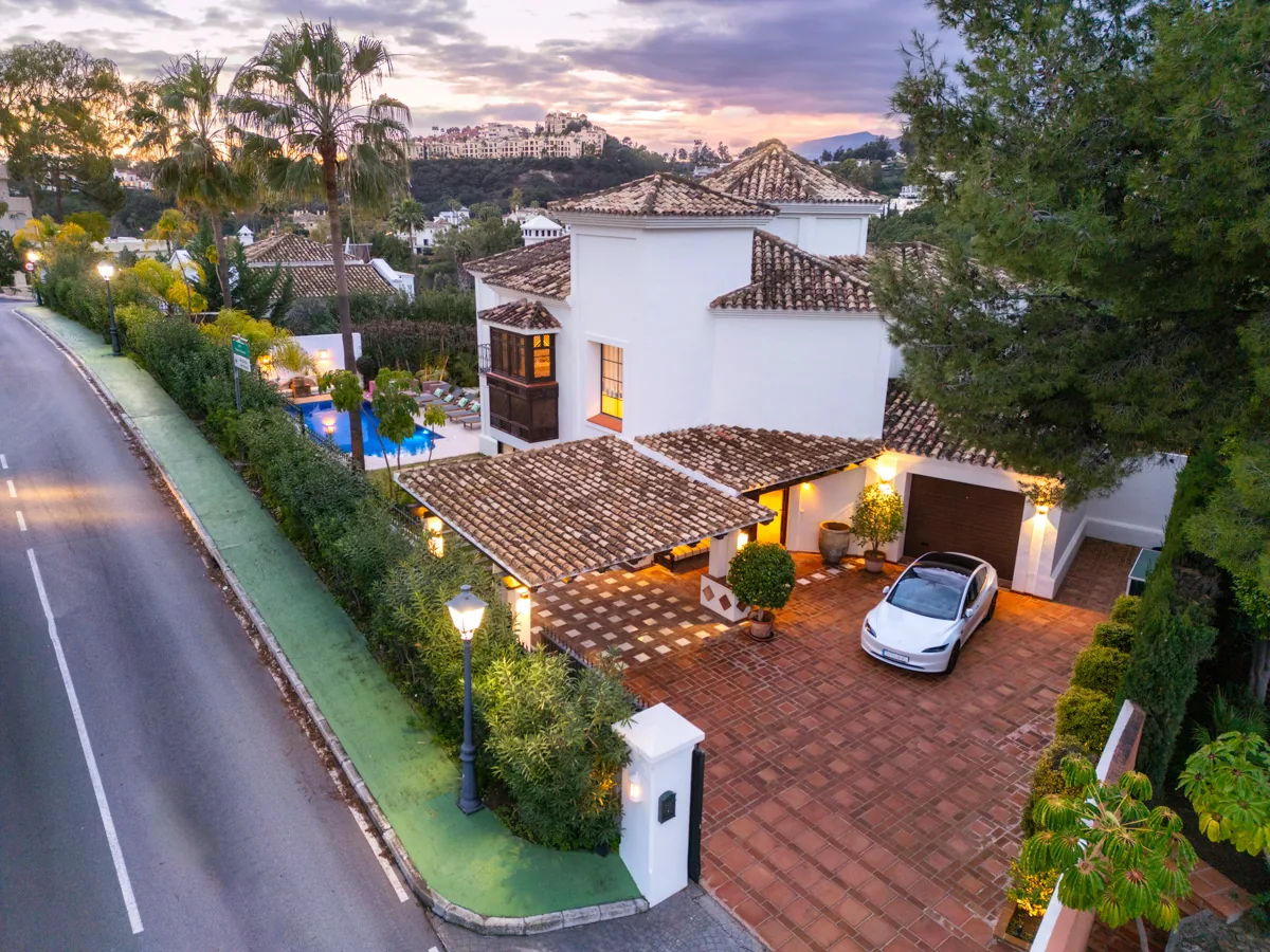 4-bedroom villa in La Quinta with private pool and private garden — image 28