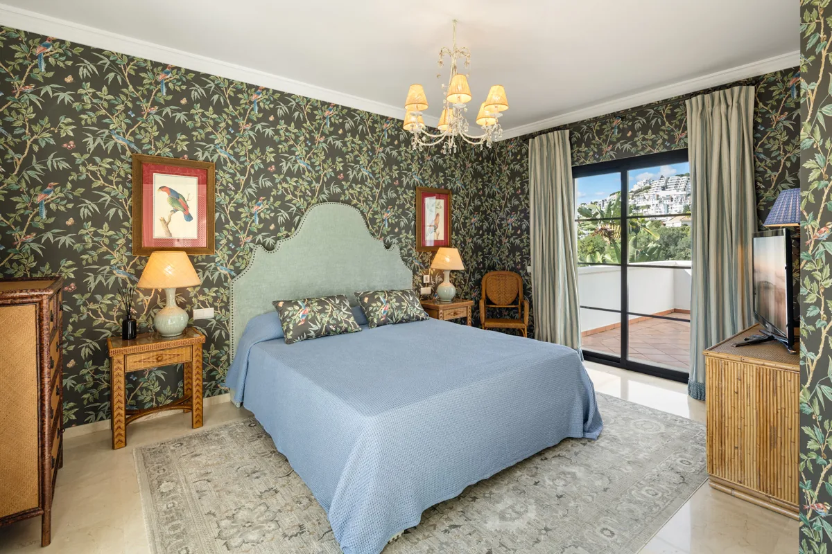 4-bedroom villa in La Quinta with private pool and private garden — image 29