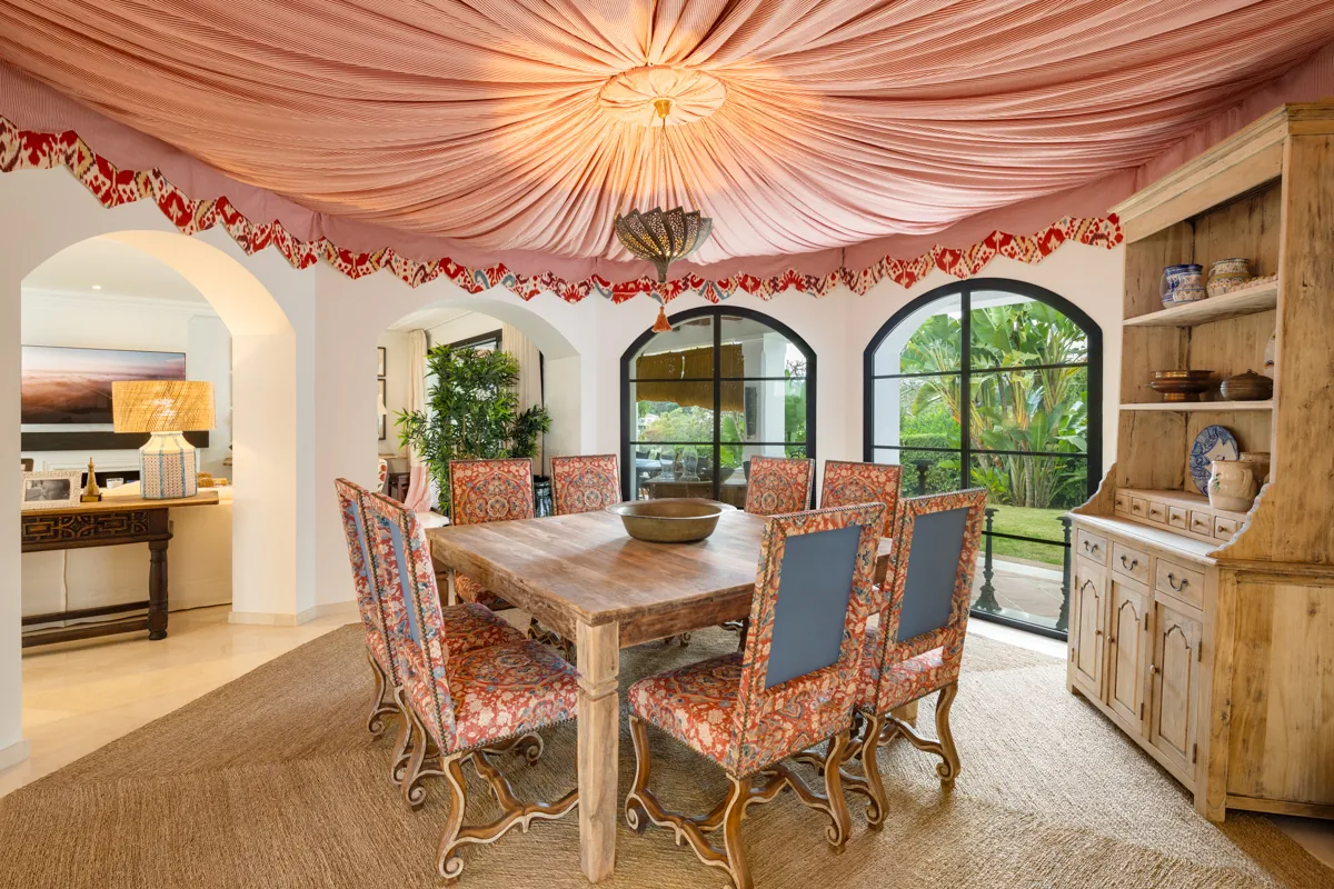 4-bedroom villa in La Quinta with private pool and private garden — image 41