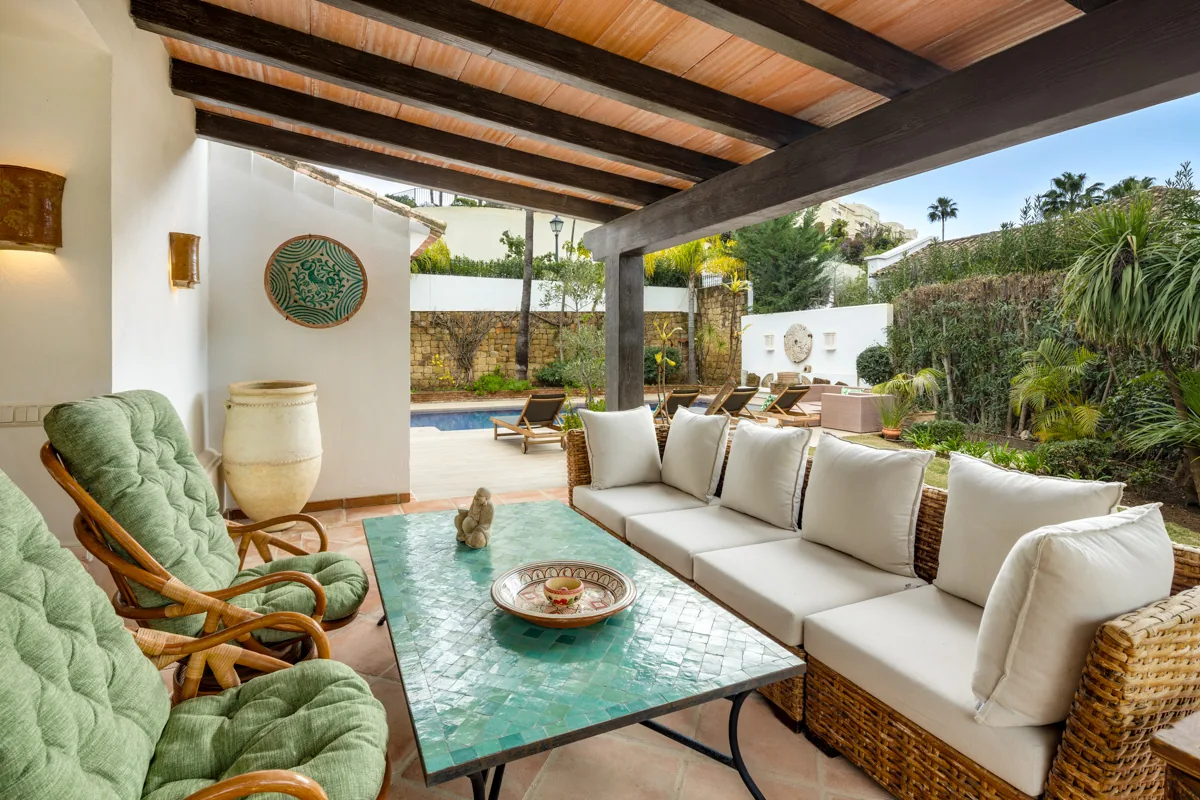 4-bedroom villa in La Quinta with private pool and private garden — image 44