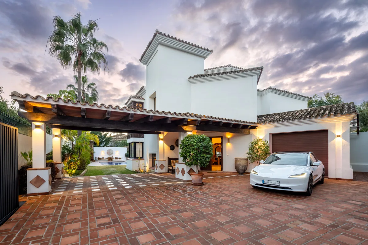 4-bedroom villa in La Quinta with private pool and private garden — image 46