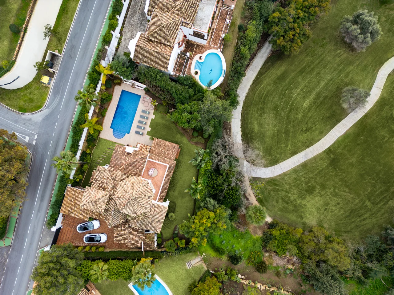 4-bedroom villa in La Quinta with private pool and private garden — image 49