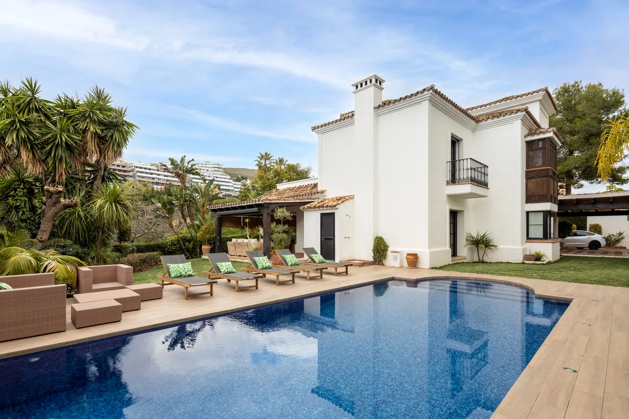 4-bedroom villa in La Quinta with private pool and private garden — image 70