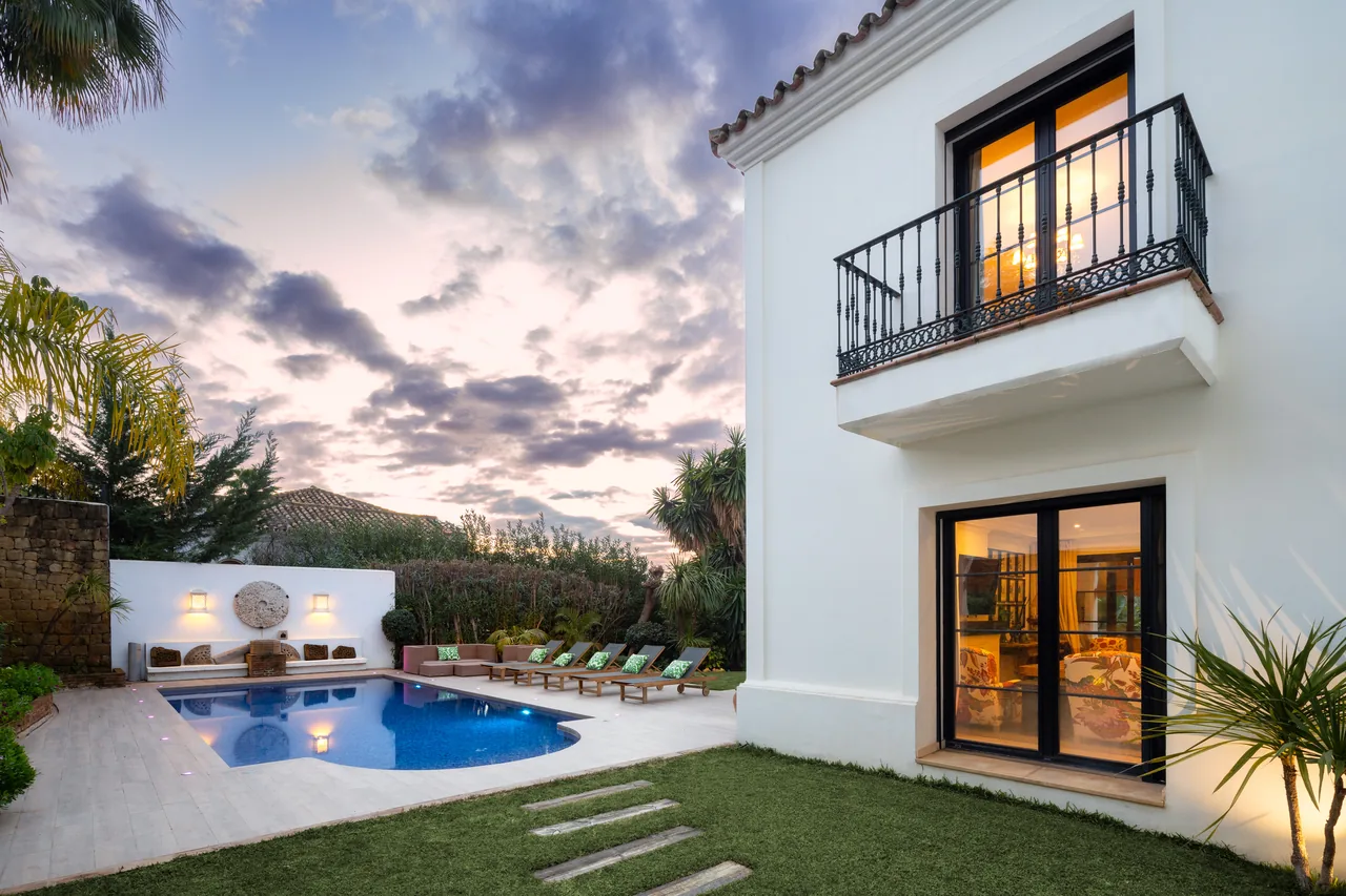 4-bedroom villa in La Quinta with private pool and private garden — image 72