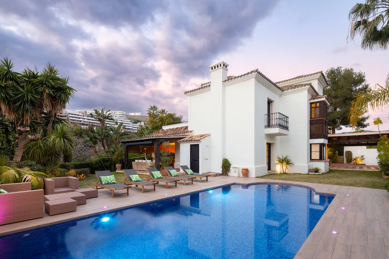 4-bedroom villa in La Quinta with private pool and private garden — image 73