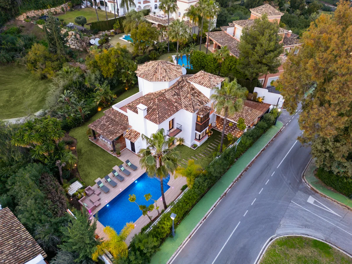 4-bedroom villa in La Quinta with private pool and private garden